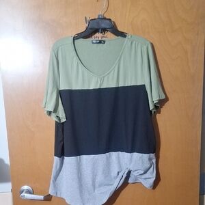 Wet Seal Green and Black Scoop Neck Short Sleeve Boxy T-Shirt